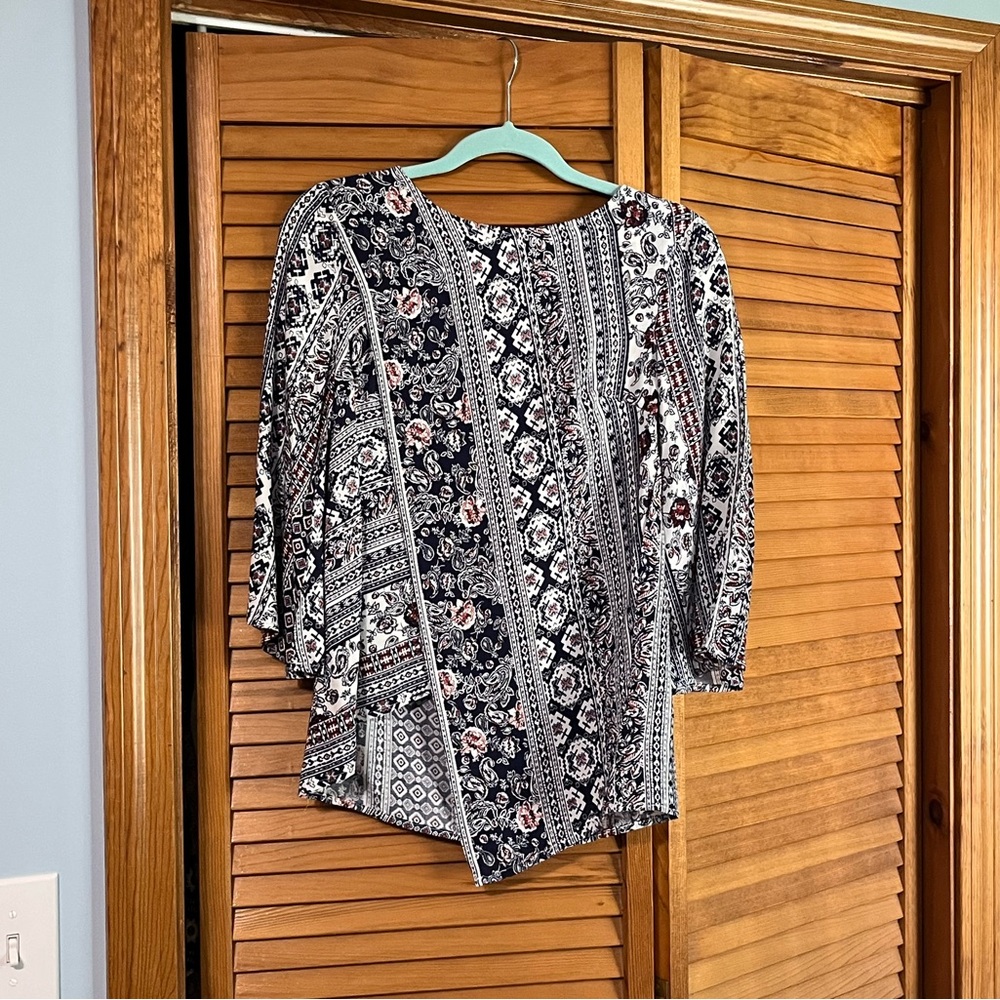 🔥 Rayon Patterned Asymmetrical Blouse - Picture 2 of 5